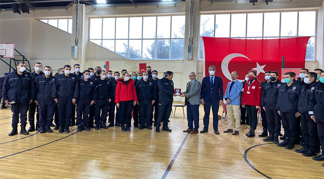 Polis adayları Kızılay’a kan bağışladı