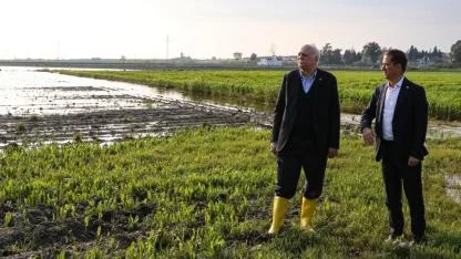 Mağdur çiftçiyi desteklemek zorundayız