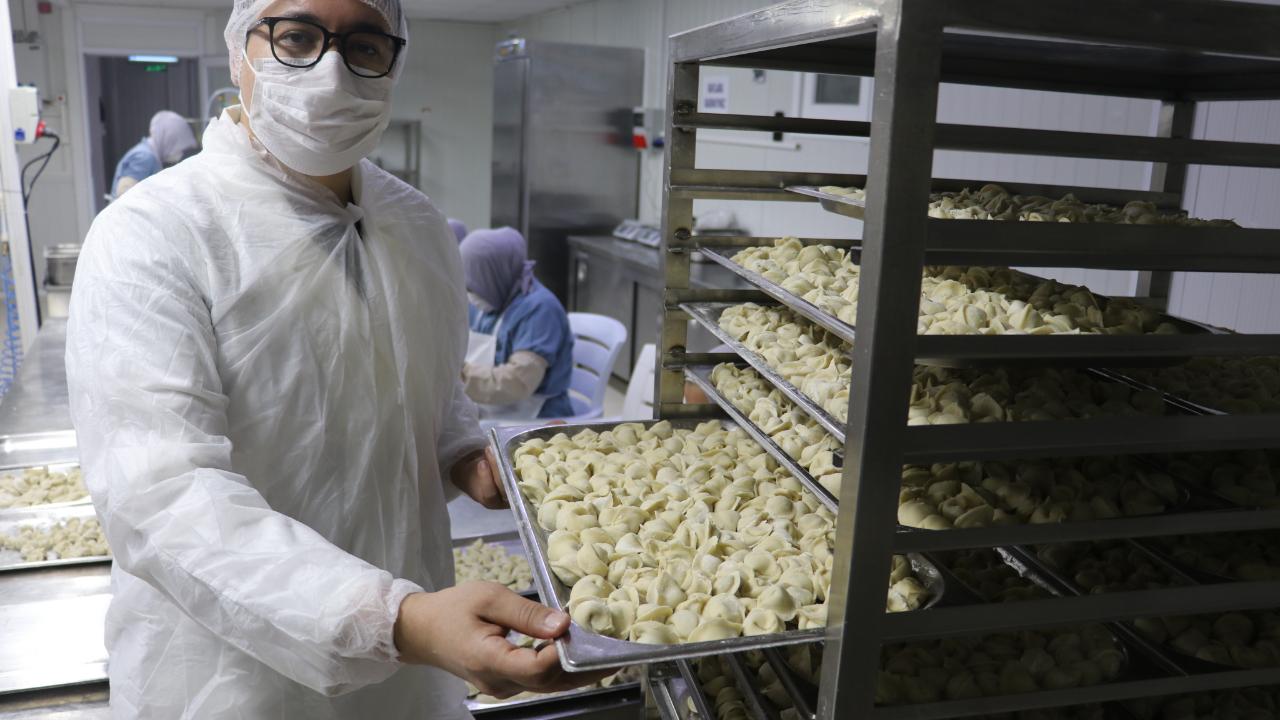 100 kadına iş verdi