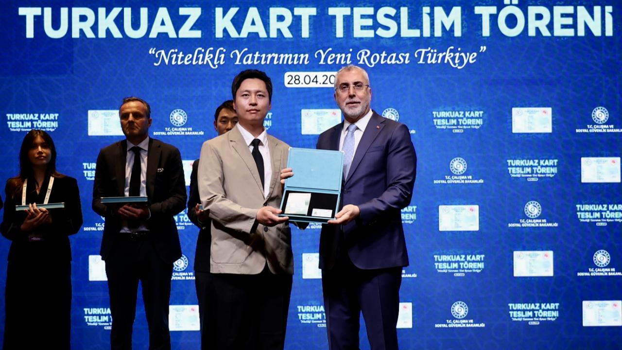 Bakan Işıkhan teslim etti