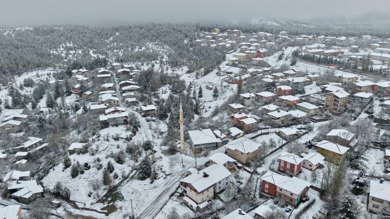 Baharda üşüten manzara